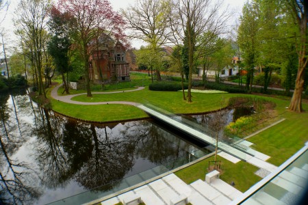Deel park met passerelle